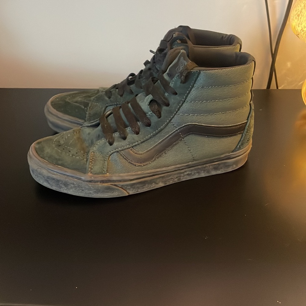 Vans - Picture 2 of 2
